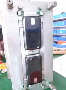 請各位做注塑自動化大師指點,如圖啤塑手機外套殼的模具,產品周邊有死扣 不設斜頂 在模具固有條件下